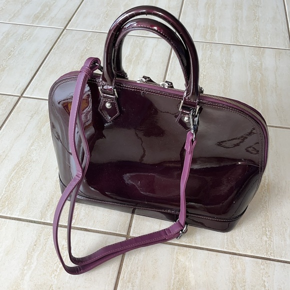 Danier “Alma” Oxblood Patent Leather Bag - Picture 11 of 13